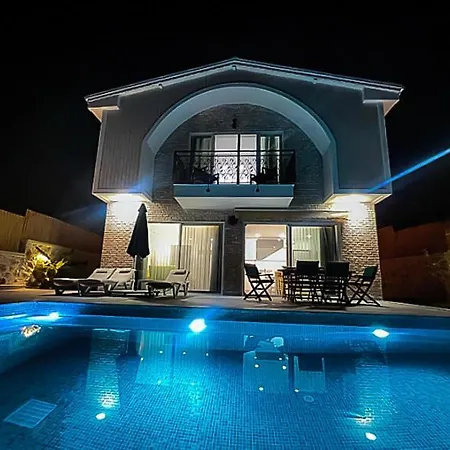 Toucan Hotel 4*
